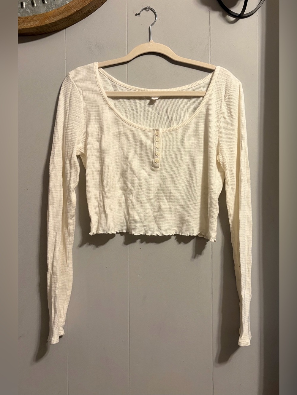 Colsie Cream Waffle Henley Cropped Long-Sleeve Top